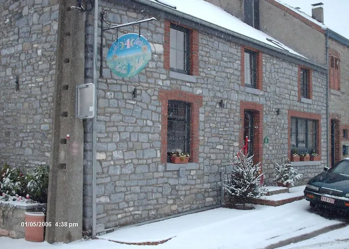 Les 4 Lunes 3* Lavaux-Sainte-Anne